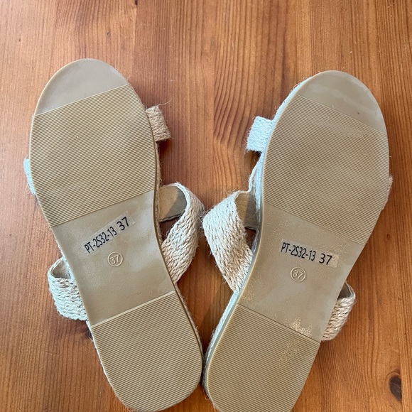 Espadrille slip on sandals. New. Romanesque design. From Spain. Size EU 37. - Picture 5 of 5